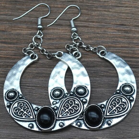 d'Vine Products Jewelry - Vintage Bohemian Carved Circle Silver Electro-Plated with Black Stone Earrings